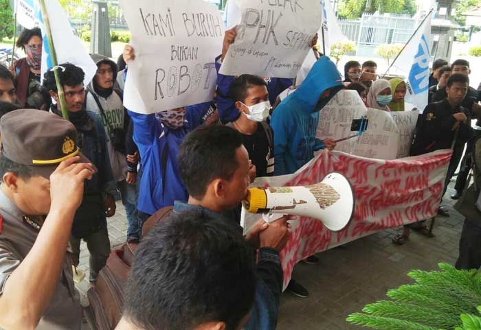 Tuntut Hak, Puluhan Karyawan PT. Gunawan Fajar Mengadu ke Dewan Tuntut Hak, Puluhan Karyawan PT. Gunawan Fajar Mengadu ke Dewan