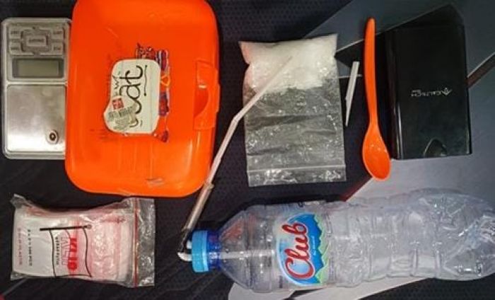 Pemandu Lagu di Sidoarjo Dibekuk Polisi Usai Beli Sabu dari Jaringan Pengedar dari Dalam Lapas Pemandu Lagu di Sidoarjo Dibekuk Polisi Usai Beli Sabu dari Jaringan Pengedar dari Dalam Lapas