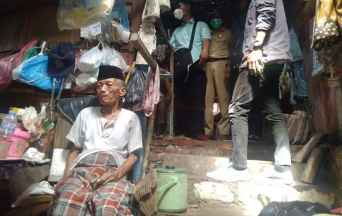 Kondisinya Mengenaskan, Kakek 87 Tahun Ini Dapat Bantuan Program Rutilahu Rp 30 Juta Kondisinya Mengenaskan, Kakek 87 Tahun Ini Dapat Bantuan Program Rutilahu Rp 30 Juta