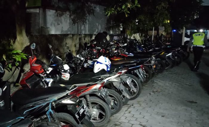 Razia Balap Liar, Polres Kediri Amankan Puluhan Sepeda Motor Razia Balap Liar, Polres Kediri Amankan Puluhan Sepeda Motor