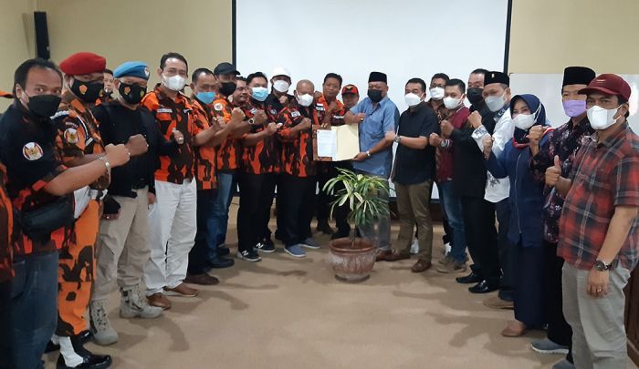 Datangi Fraksi PDIP, Pemuda Pancasila Sidoarjo Tuntut Junimart Girsang Minta Maaf