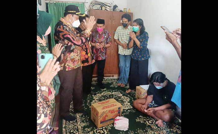 Wabup Subandi Kunjungi Korban Penyiraman Air Keras Sekaligus Sidak CV Cakrawala Sakti Wabup Subandi Kunjungi Korban Penyiraman Air Keras Sekaligus Sidak CV Cakrawala Sakti