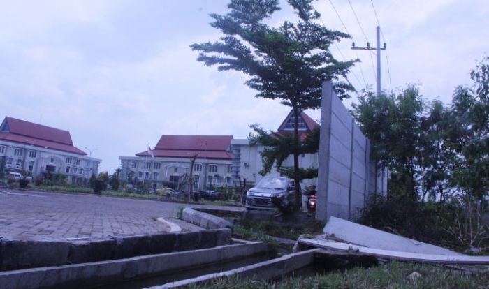 Rawan Digenangi Banjir, Drainase Kompleks Perkantoran Raci Perlu Pembenahan Rawan Digenangi Banjir, Drainase Kompleks Perkantoran Raci Perlu Pembenahan