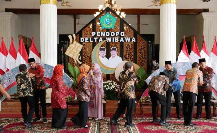 Gelar Halalbihalal, Bupati Sidoarjo Ajak ASN Bersinergi Wujudkan 17 Program Prioritas Gelar Halalbihalal, Bupati Sidoarjo Ajak ASN Bersinergi Wujudkan 17 Program Prioritas