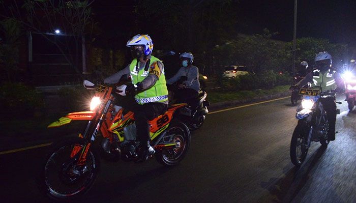 Kapolresta Sidoarjo Gunakan Motor saat Patroli Malam Kapolresta Sidoarjo Gunakan Motor saat Patroli Malam