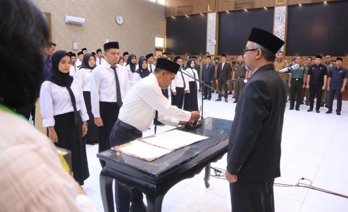KPU Kota Probolinggo Lantik 87 Panitia Pemungutan Suara KPU Kota Probolinggo Lantik 87 Panitia Pemungutan Suara