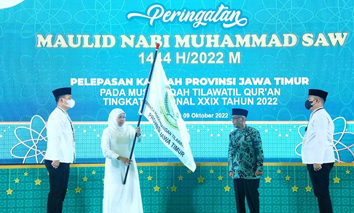 Gubernur Khofifah Lepas Keberangkatan Kafilah Jatim ke MTQ Nasional Ke-29 di Banjarmasin Gubernur Khofifah Lepas Keberangkatan Kafilah Jatim ke MTQ Nasional Ke-29 di Banjarmasin
