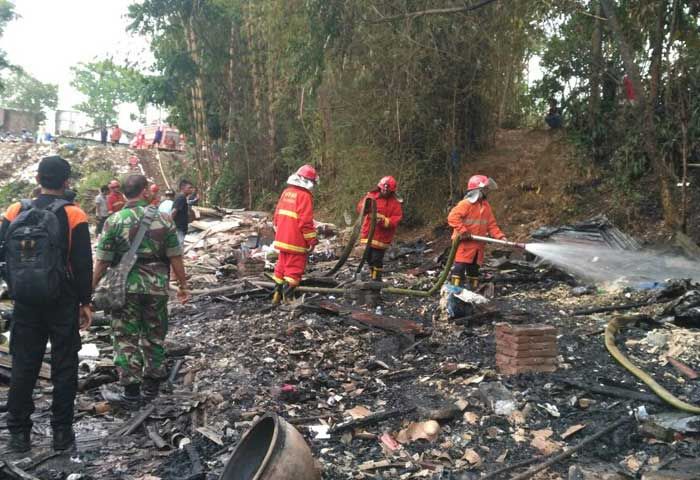 Ditinggal Keluar Rumah Sebentar, Rumah di Kedungkandang Malang Dilalap si Jago Merah Ditinggal Keluar Rumah Sebentar, Rumah di Kedungkandang Malang Dilalap si Jago Merah