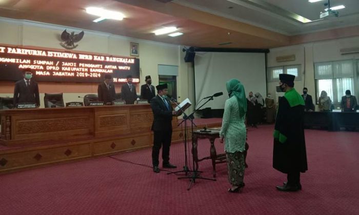 PAW, Ketua DPRD Bangkalan Resmi Lantik Mishbahul Wathonyah Gantikan Mujiburahman PAW, Ketua DPRD Bangkalan Resmi Lantik Mishbahul Wathonyah Gantikan Mujiburahman