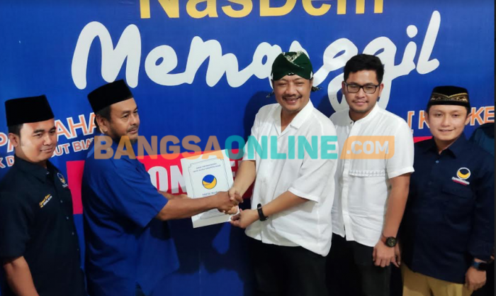 Deny Widyanarko Daftarkan Diri Sebagai Calon Bupati Kediri ke Partai Nasdem Deny Widyanarko Daftarkan Diri Sebagai Calon Bupati Kediri ke Partai Nasdem