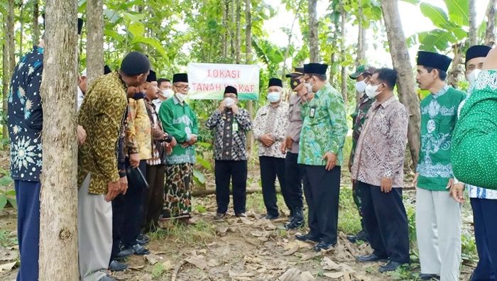 Terisolir di Tengah Hutan, Dusun Galoh Tuban Terima Wakaf Tanah untuk Pembangunan Masjid Terisolir di Tengah Hutan, Dusun Galoh Tuban Terima Wakaf Tanah untuk Pembangunan Masjid