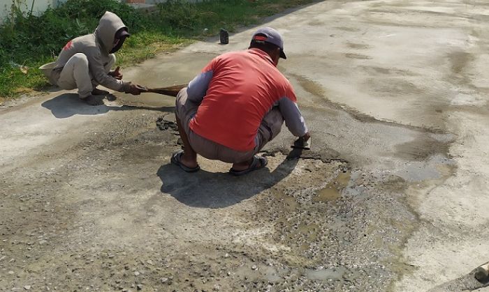 Baru Tiga Bulan Pengerjaan, Jalan Desa Denanyar Jombang Sudah Rusak Baru Tiga Bulan Pengerjaan, Jalan Desa Denanyar Jombang Sudah Rusak