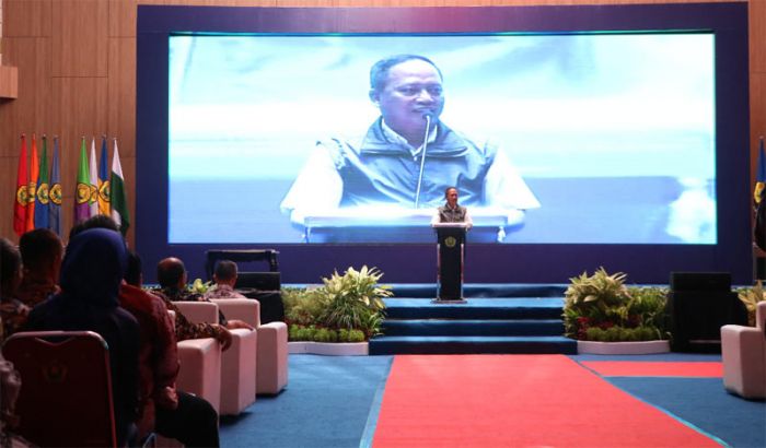 Menristekdikti: Saya Tak Pernah Larang Mahasiswa Unjuk Rasa, Tapi Kampus Tidak Boleh Mengerahkan Menristekdikti: Saya Tak Pernah Larang Mahasiswa Unjuk Rasa, Tapi Kampus Tidak Boleh Mengerahkan
