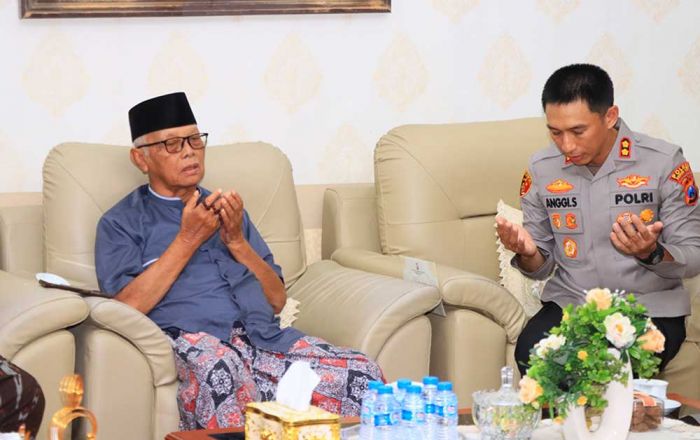 Kapolres Kediri Kota AKBP Anggi Saputra Silaturahmi ke Kediaman Ketua Umum MUI