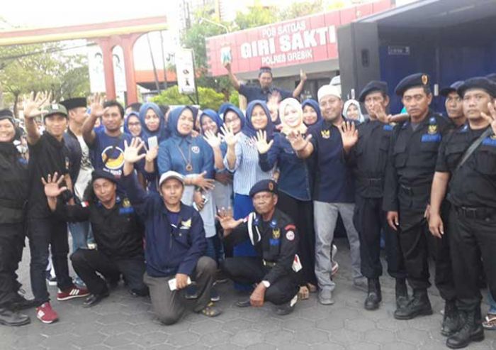Garda Pemuda Nasdem Gresik Bagi-bagi 2.500 Takjil Garda Pemuda Nasdem Gresik Bagi-bagi 2.500 Takjil