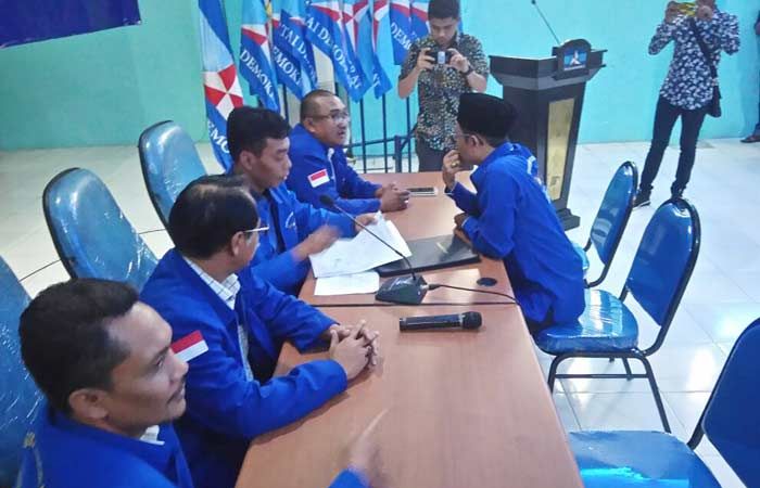 Pendaftaran Bacabup Sampang di DPD Demokrat Jatim Diramaikan Kader Internal Pendaftaran Bacabup Sampang di DPD Demokrat Jatim Diramaikan Kader Internal