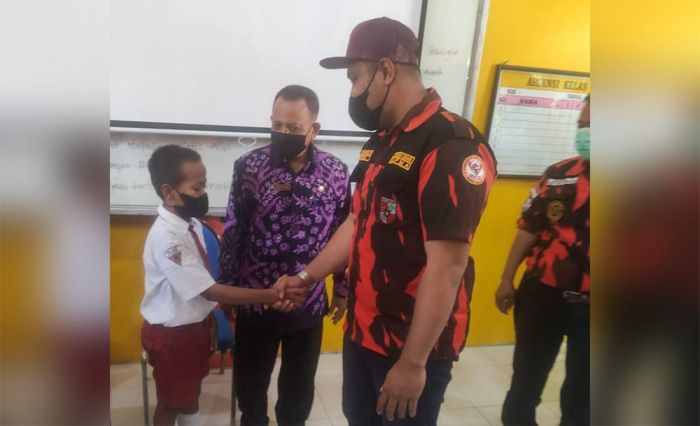 Bercita-cita Jadi Anggota Pemuda Pancasila, Siswa SDN Candi ini Dapat Bingkisan dan Beasiswa Bercita-cita Jadi Anggota Pemuda Pancasila, Siswa SDN Candi ini Dapat Bingkisan dan Beasiswa