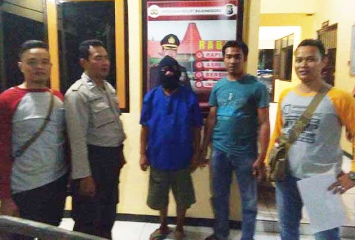 Astaghfirullah! Si Mbah Usia 50 Tahun Ulik-ulik Vag*** Bocah Usia 6 Tahun Sampai Berlendir Astaghfirullah! Si Mbah Usia 50 Tahun Ulik-ulik Vag*** Bocah Usia 6 Tahun Sampai Berlendir