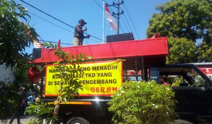 Tuntut Transparansi Uang Sewa TKD, Puluhan Masyarakat Medaeng Demo Kades Tuntut Transparansi Uang Sewa TKD, Puluhan Masyarakat Medaeng Demo Kades