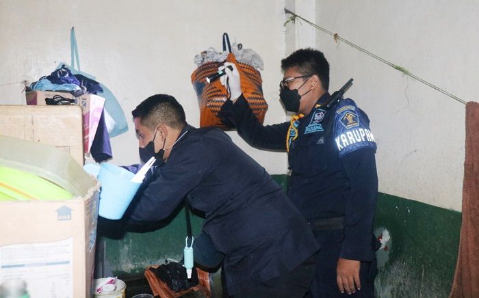 Gelar Razia di Kamar WBP, Kalapas Pemuda Kelas IIA Madiun Temukan Handphone dan Sajam Rakitan