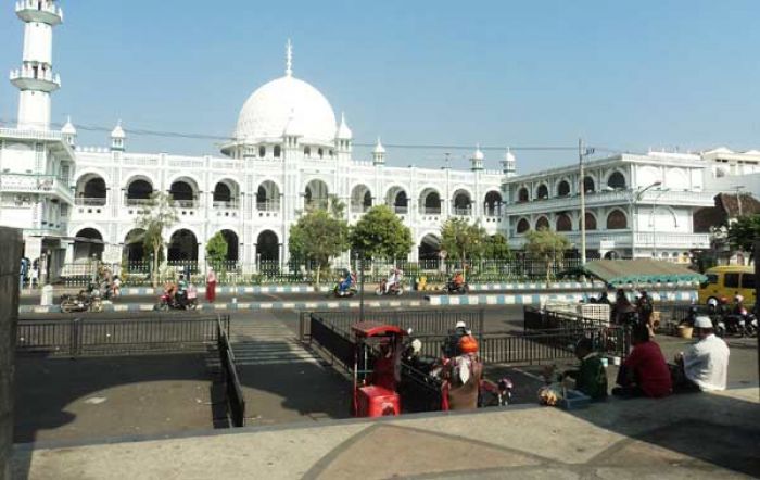 Selebaran Berlogo HTI Dilarang Disebarkan di Masjid Jami Pasuruan Selebaran Berlogo HTI Dilarang Disebarkan di Masjid Jami Pasuruan