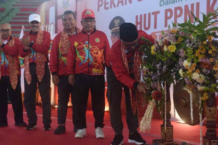Gus Qowim Buka Pekan Olahraga Perawat Tingkat Jawa Timur di GOR Jayabaya Gus Qowim Buka Pekan Olahraga Perawat Tingkat Jawa Timur di GOR Jayabaya