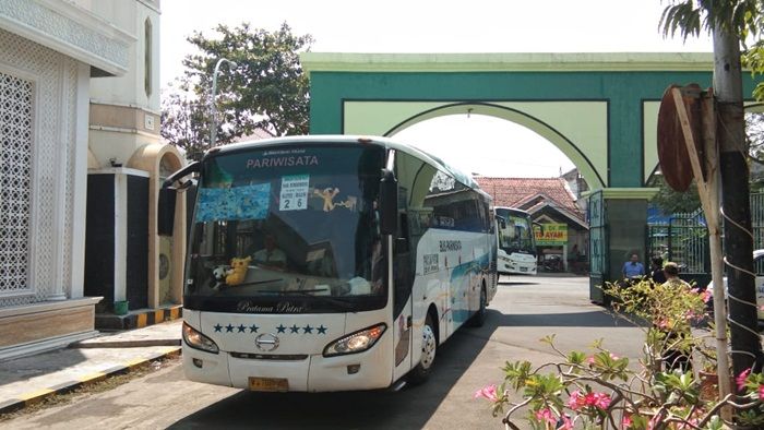 Kloter Situbondo, Bondowoso, dan Banyuwangi Perdana Masuki Asrama Haji Surabaya Kloter Situbondo, Bondowoso, dan Banyuwangi Perdana Masuki Asrama Haji Surabaya
