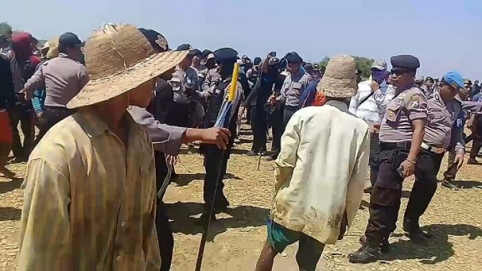 Sengketa Lahan Garam di Dusun Trokem Kembali Memanas, Dua Kelompok Nyaris Bentrok Sengketa Lahan Garam di Dusun Trokem Kembali Memanas, Dua Kelompok Nyaris Bentrok