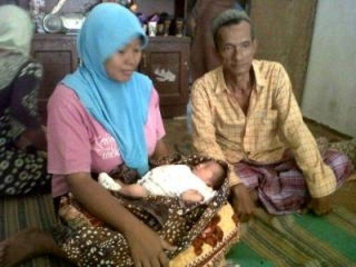 Diduga Hamil di Usia Tua, Lahirkan Bayi Tanpa Anus