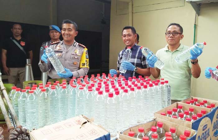 10 Hari Operasi Sikat Semeru, Polres Tuban Amankan Ribuan Liter Arak dan 38 Tersangka 10 Hari Operasi Sikat Semeru, Polres Tuban Amankan Ribuan Liter Arak dan 38 Tersangka
