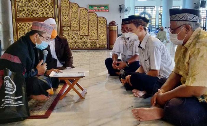 Merasa Tenang, Milenial Ikrar Syahadat di Masjid Al-Akbar Surabaya Merasa Tenang, Milenial Ikrar Syahadat di Masjid Al-Akbar Surabaya