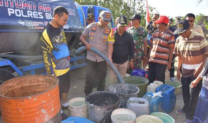 Bantu Kekeringan di Wilayah Selatan, Polres Blitar Salurkan 13 Ribu Liter Air Bersih