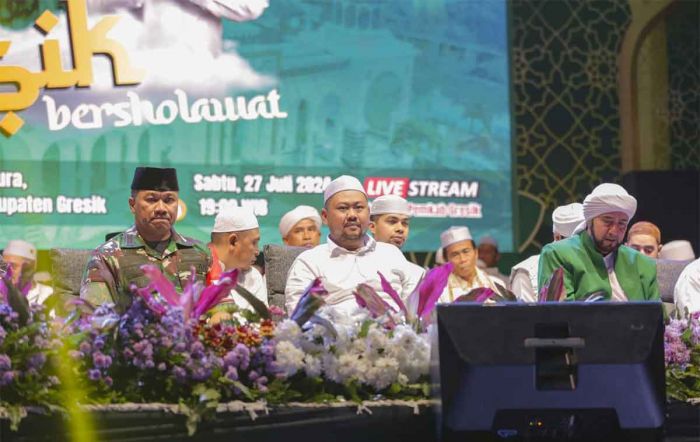 Bawean Bersholawat Hadirkan Habib Syech Bawean Bersholawat Hadirkan Habib Syech
