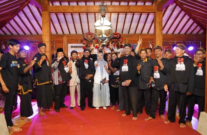 Seniman dan Budayawan se-Kabupaten Kediri Deklarasi Dukung Dhito-Dewi di Pilkada 2024 Seniman dan Budayawan se-Kabupaten Kediri Deklarasi Dukung Dhito-Dewi di Pilkada 2024