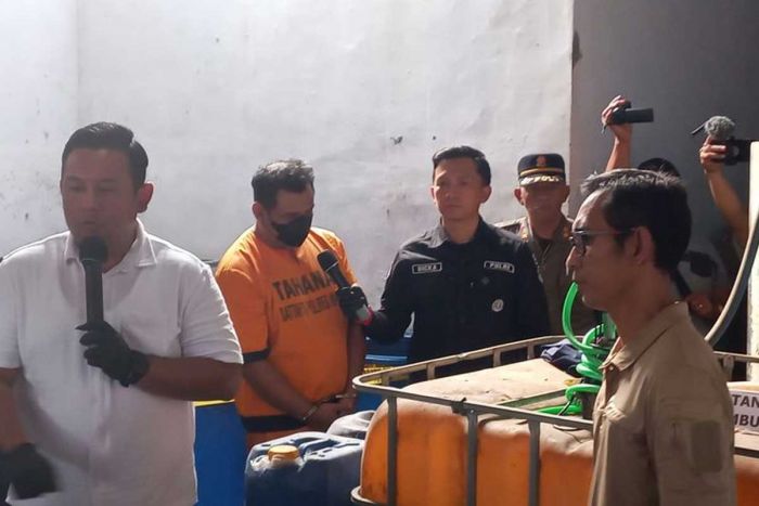 Gerebek Gudang Miras di Malang, Sekali Produksi Raup Untung Rp3-4 Juta