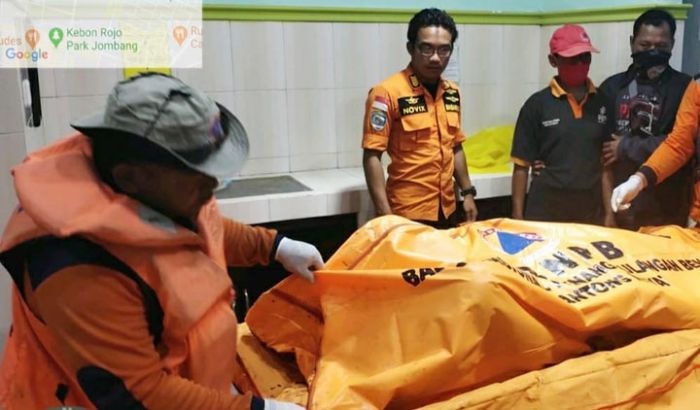 Korban Terakhir Perahu Penyeberangan Terbalik di Jombang Ditemukan Korban Terakhir Perahu Penyeberangan Terbalik di Jombang Ditemukan