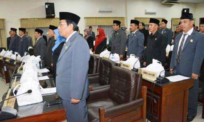 Bupati Kediri Bacakan Usulan Pemberhentian Bupati Kediri Bacakan Usulan Pemberhentian