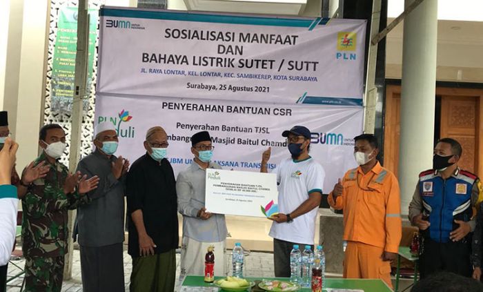PLN Salurkan Bantuan TJSL Pembangunan Masjid Baitul Chamdi Sekaligus Beri Edukasi Warga Lontar PLN Salurkan Bantuan TJSL Pembangunan Masjid Baitul Chamdi Sekaligus Beri Edukasi Warga Lontar