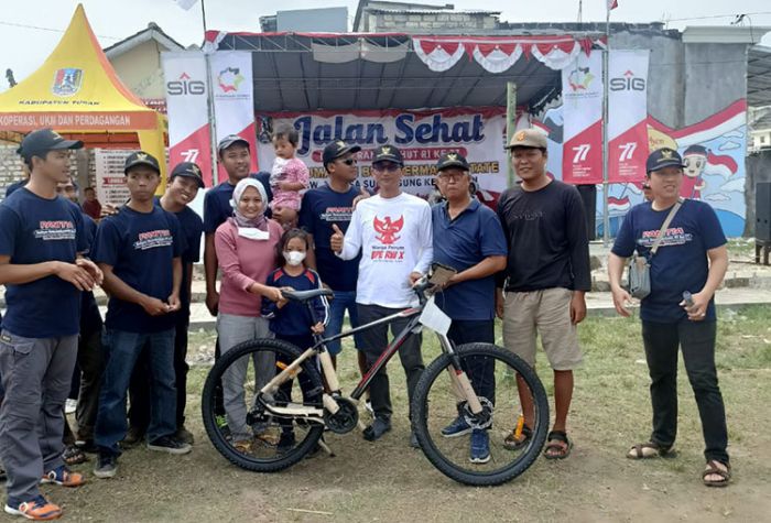 Guyub, Warga Perum BPE Tuban Gelar Jalan Sehat Keliling Komplek Guyub, Warga Perum BPE Tuban Gelar Jalan Sehat Keliling Komplek