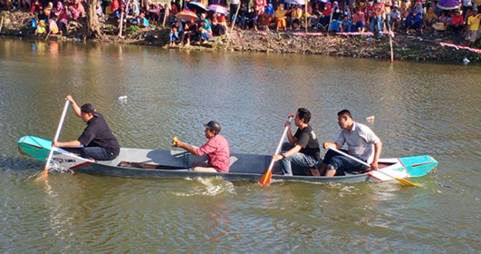 KWG Tumbangkan Tim Cerme Kidul saat Lomba Dayung di Desa Gredek Gresik KWG Tumbangkan Tim Cerme Kidul saat Lomba Dayung di Desa Gredek Gresik