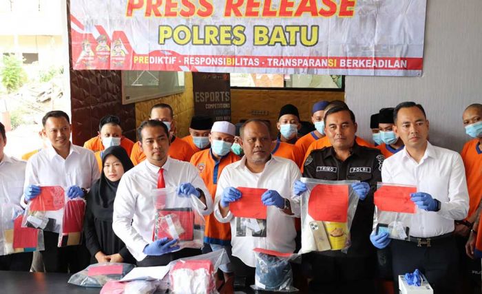 Polres Batu Amankan 16 Tersangka Kasus Penyalahgunaan Narkoba Polres Batu Amankan 16 Tersangka Kasus Penyalahgunaan Narkoba