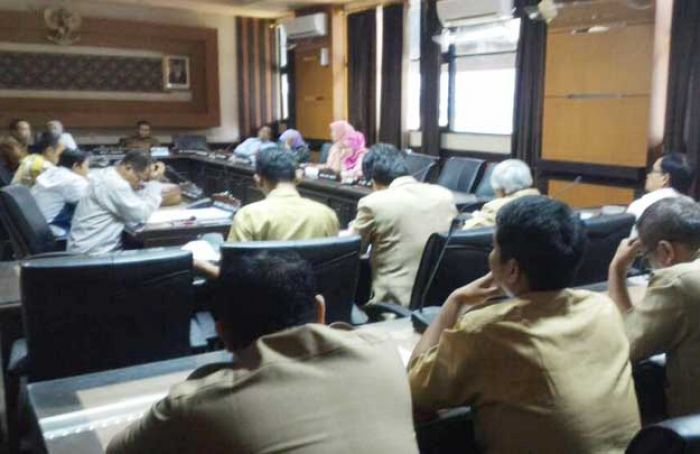 Dewan dan Pemprov Jamin Stok Pangan Cukup dan Tak Ada Kenaikan Harga hingga Lebaran Dewan dan Pemprov Jamin Stok Pangan Cukup dan Tak Ada Kenaikan Harga hingga Lebaran