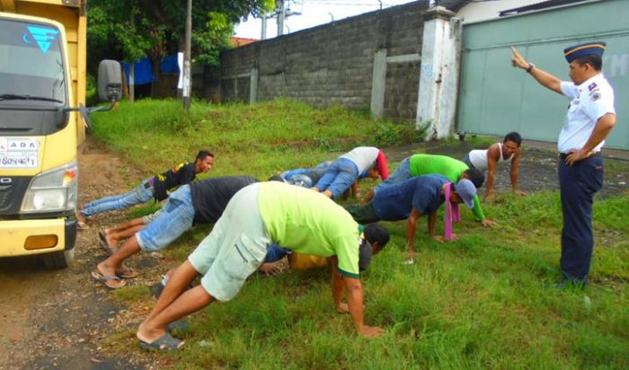 Korban Dump Truck Terus Berjatuhan, Kadishub Gresik Janji Gencarkan Operasi Korban Dump Truck Terus Berjatuhan, Kadishub Gresik Janji Gencarkan Operasi