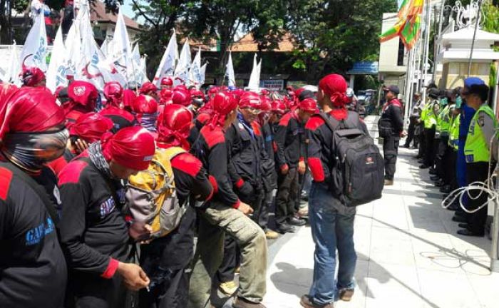 Kelanjutan Kasus Smelting: Surat Pernyataan Tidak Sah Dicabut, Disnakertrans Gresik Ngaku Belum Tahu Kelanjutan Kasus Smelting: Surat Pernyataan Tidak Sah Dicabut, Disnakertrans Gresik Ngaku Belum Tahu