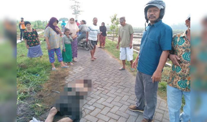 Pria Tanpa Identitas Terkapar di Jalan, Ditemukan Warga Jatisari Balongbendo