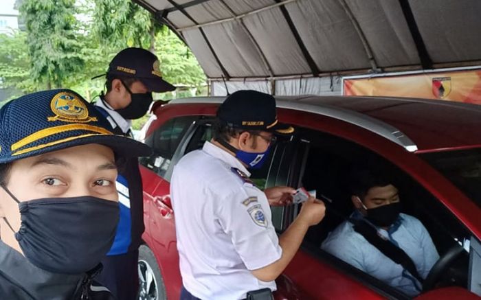 Ngawi Berlakukan Penyekatan, Ratusan Kendaraan Pribadi Tak Dapat Melintas Ngawi Berlakukan Penyekatan, Ratusan Kendaraan Pribadi Tak Dapat Melintas