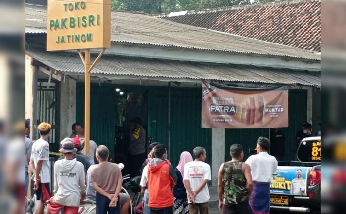 Terduga Pelaku Pembunuhan Pria di Dalam Toko Tertangkap CCTV Terduga Pelaku Pembunuhan Pria di Dalam Toko Tertangkap CCTV