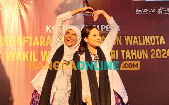 Bunda Fey-Regina Daftar ke KPU Kota Kediri di Hari Terakhir Bunda Fey-Regina Daftar ke KPU Kota Kediri di Hari Terakhir