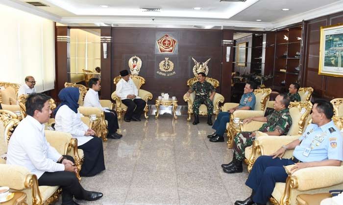 Oleh-oleh Bupati Malang Kunjungi Panglima TNI Oleh-oleh Bupati Malang Kunjungi Panglima TNI