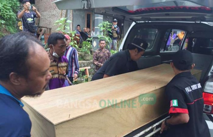 Dua Korban Pembunuhan Suami di Blitar Dimakamkan Dalam Satu Liang Lahat